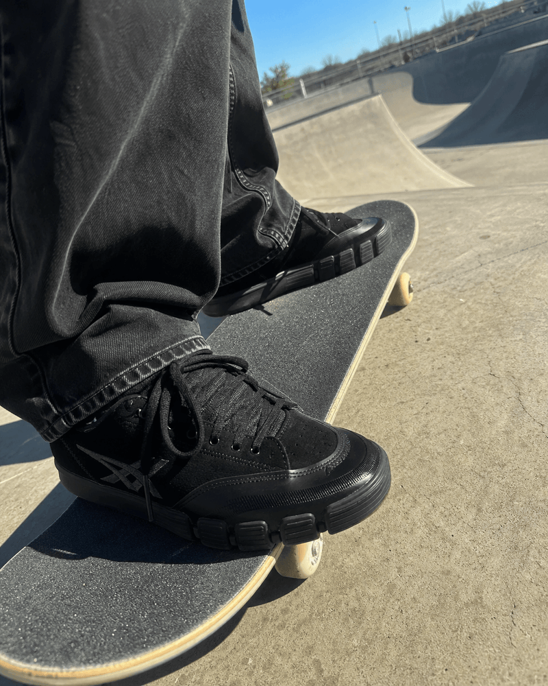 faire du skateboard avec des Baskets Asics