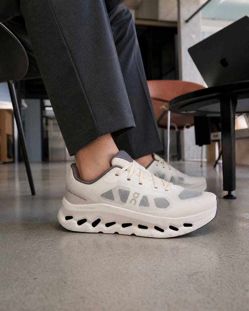 Chaussure running ON Cloudtilt Remix couleur blanche Unisexe